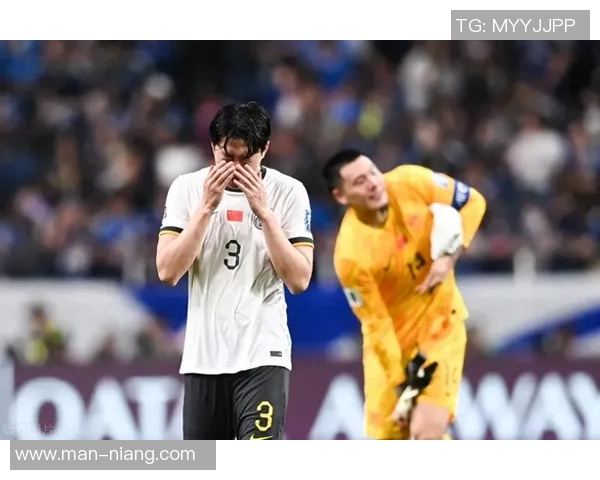 国足球星怒斥主教练战术失误引发球队内部矛盾风波