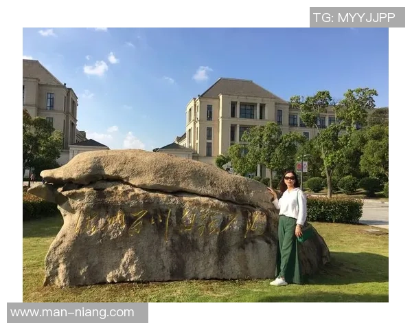 收藏热潮中的足球球星牌挂件彰显独特魅力与青春记忆