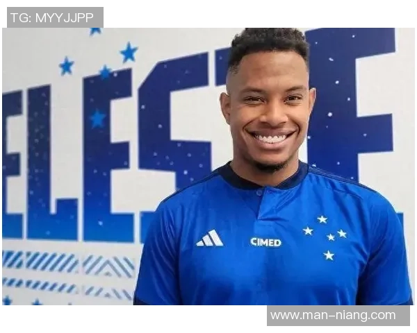 球星挑战足球博主的真实身份揭晓 引发网络热议的背后故事